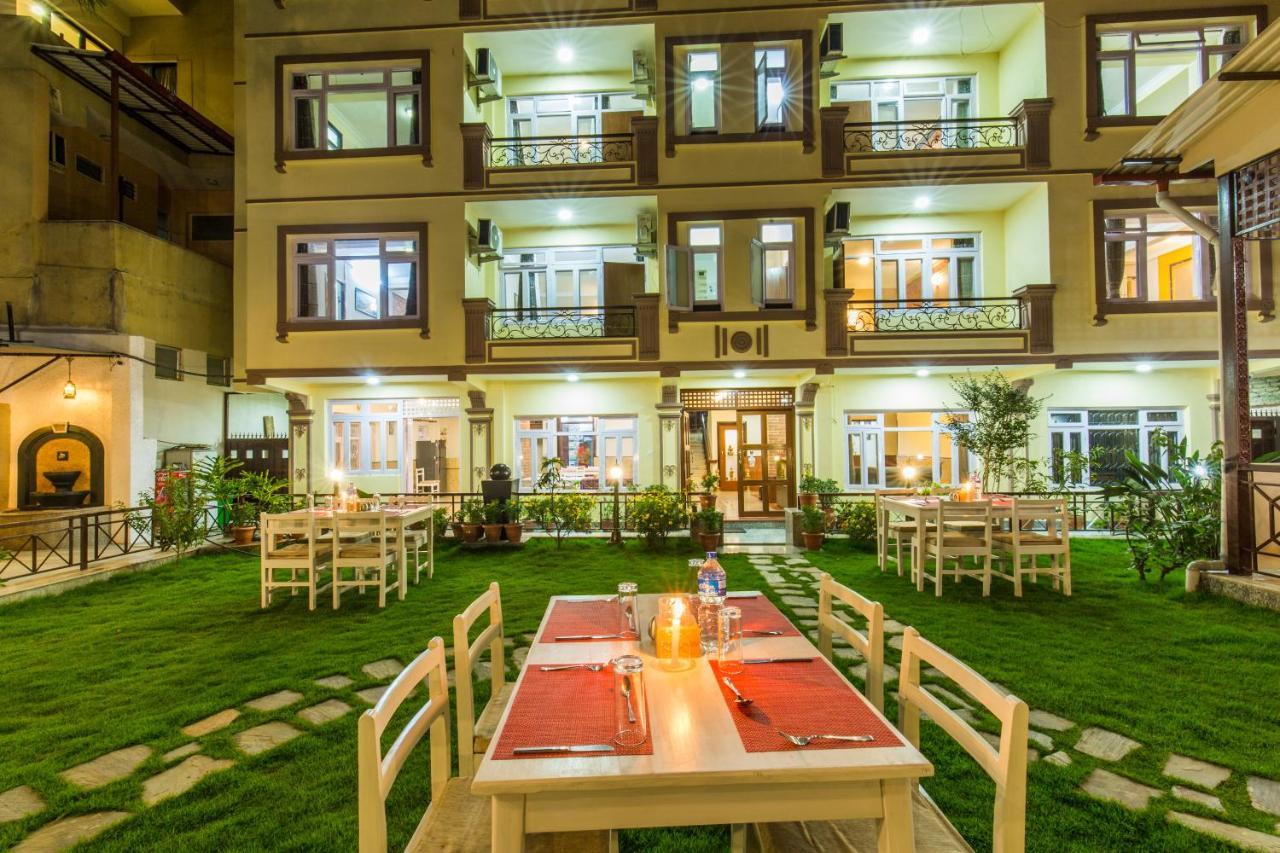 Hotel Acme Inn Kathmandu Buitenkant foto